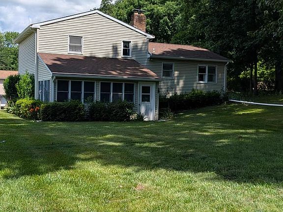 5th image of 389 Oakwood Dr