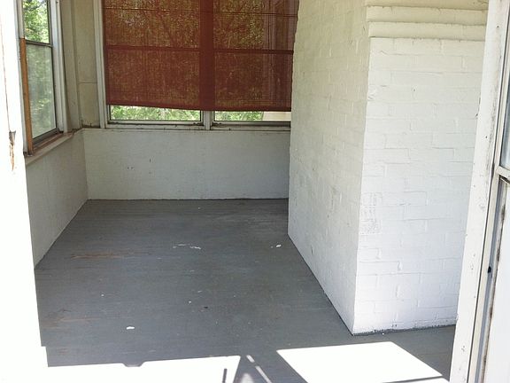 Front Portch / Sun Room