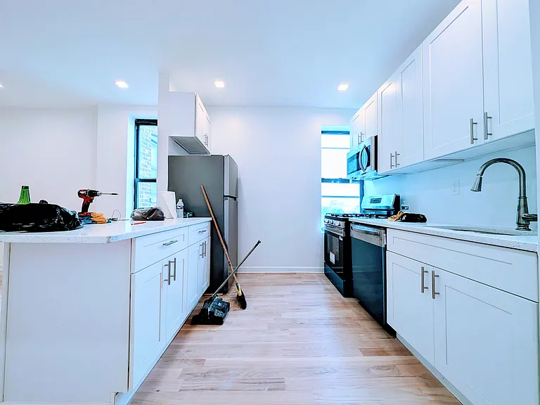 100 Hart St #5B — Photo 2