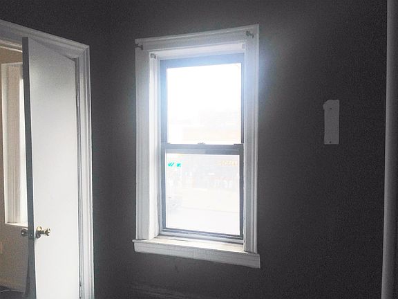 4th image of 3015 Steinway St