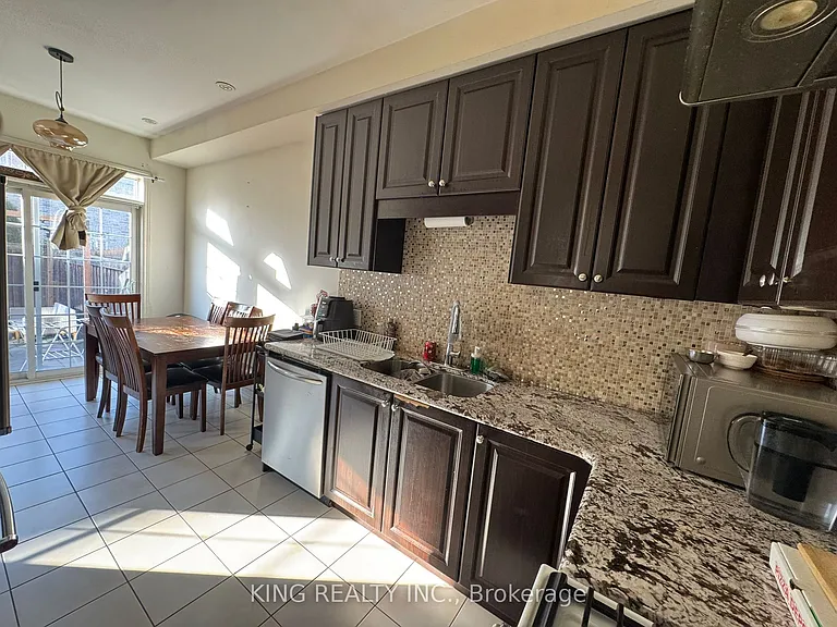 18 Eastlake Rd — Photo 3