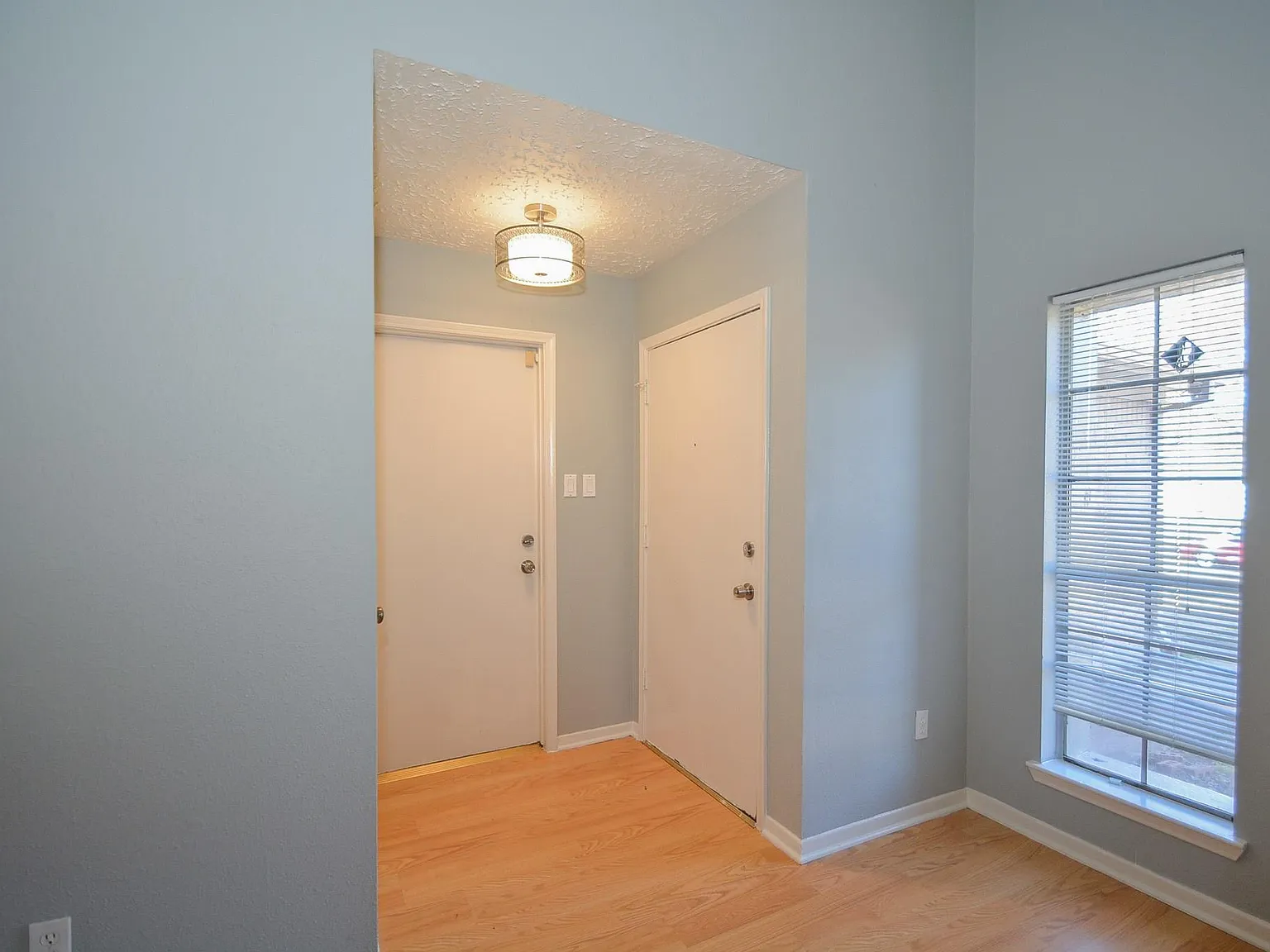 3 bed, 2.0 bath, 1275 sqft, $1,800 — Photo 3