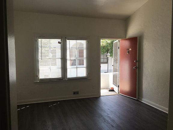 3rd image of 838 1/2 N Alta Vista Blvd