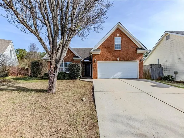 1708 Queen Victoria Ct, Locust Grove, GA 30248