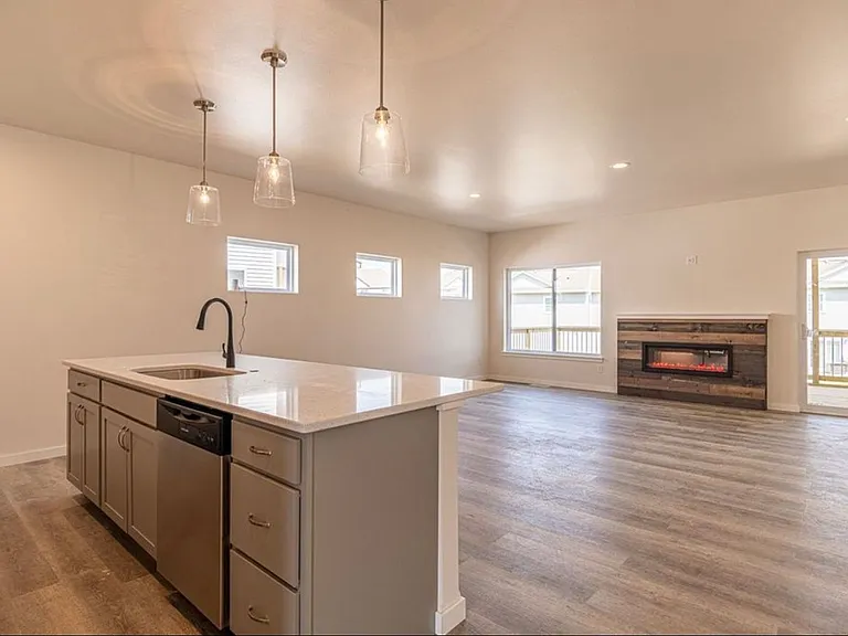 1172 Dahnovan Dr — Photo 14