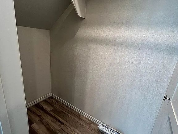 4th image of 2813 Jacaranda Dr