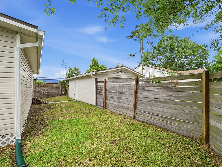 509 Murray Dr — Photo 9