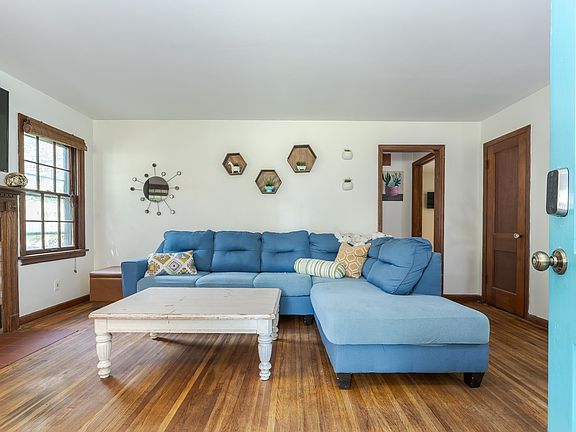 5th image of 821 Normal Ave