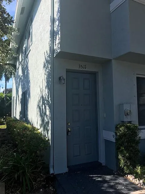 3 bed, 2.5 bath, 1259 sqft, $2,100 — Photo 2
