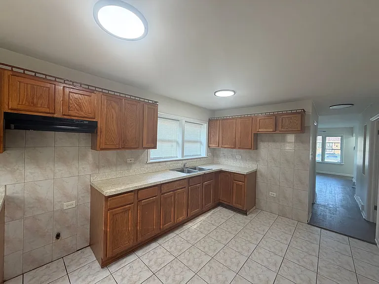 12609 S Yale Ave — Photo 8