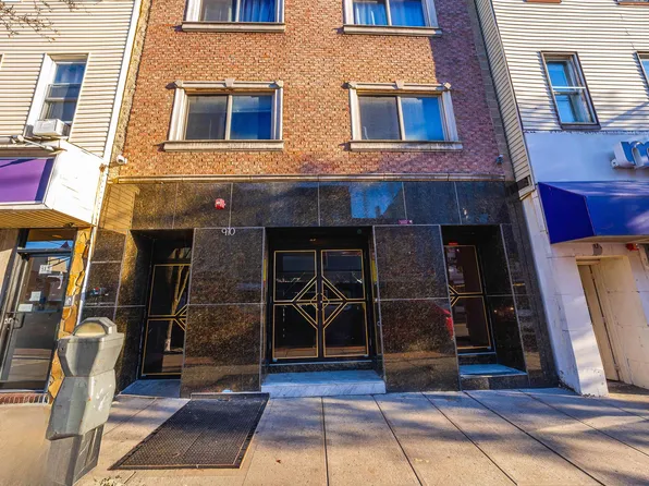 910 Summit Avenue image 1 of 15