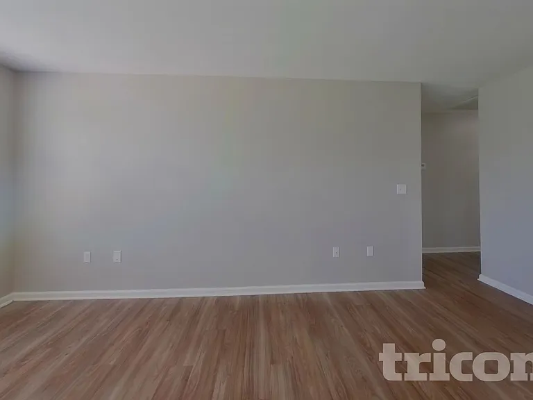 1221 Grace Ct — Photo 2