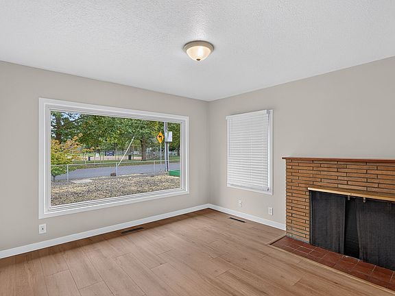 3rd image of 8435 SE Stephens St