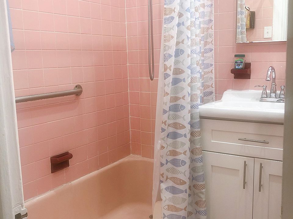 1st image of 1922 E 19th St #1