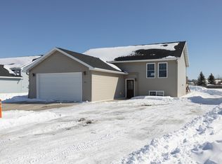 511 Riverwood Dr, Detroit Lakes, MN 56501