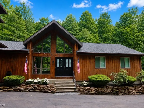 625 Maxim Dr, Hopatcong Boro, NJ 07821