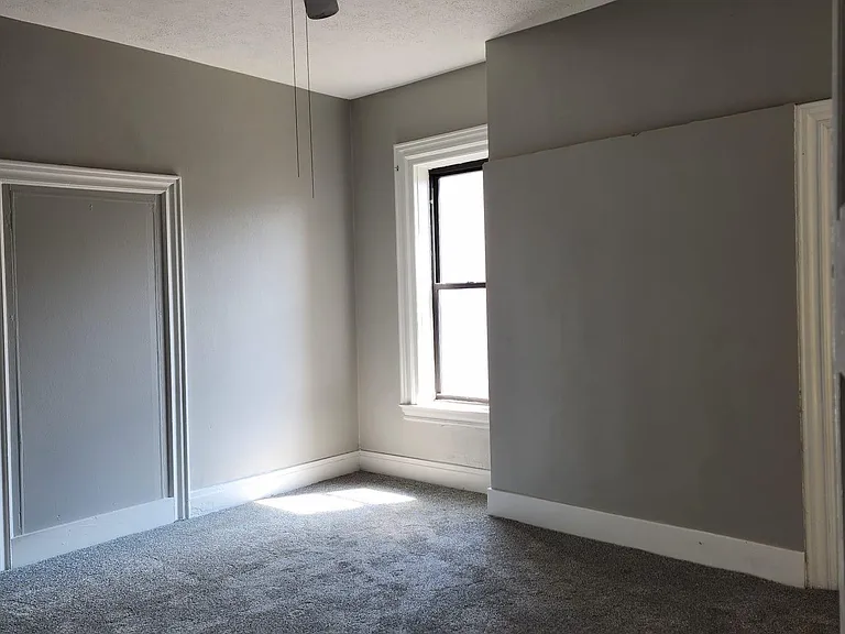 319 N Beatty St #4 — Photo 8