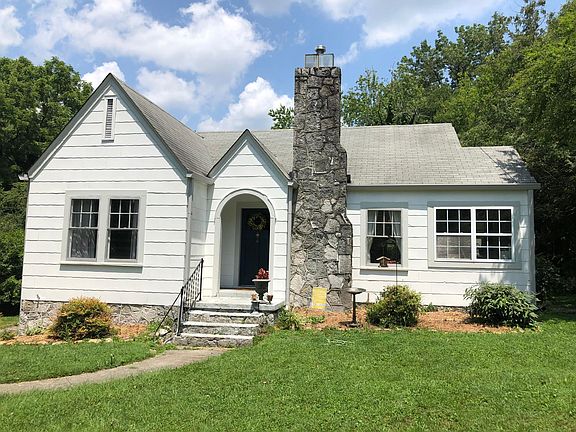 2nd image of 115 E Meadowbrook Dr