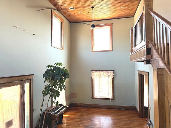 5th image of 609 College Ave