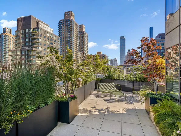 50 Riverside Blvd APT 17B, New York, NY 10069