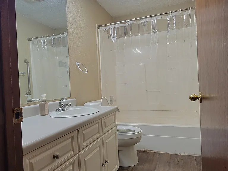 2348 E Walnut St — Photo 3