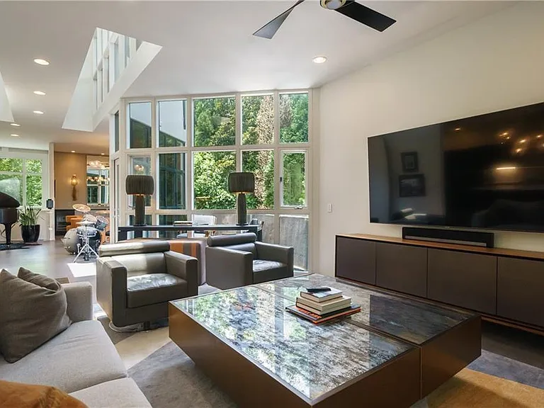 114 Lindbergh Dr NE — Photo 21