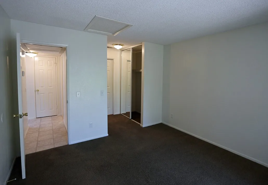 Sunset Pointe — Photo 3