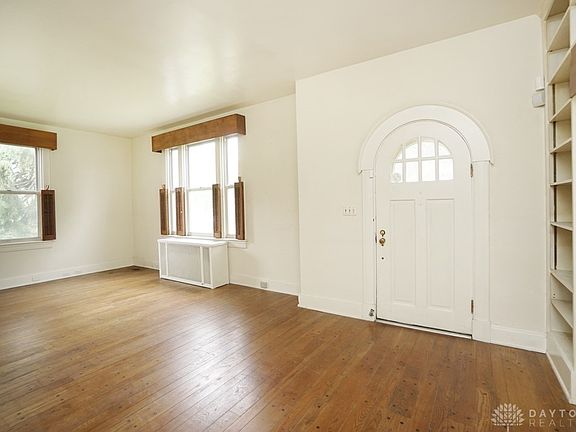 4th image of 1507 Saint Clair Ave