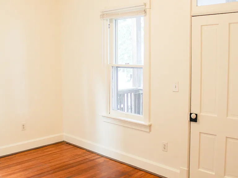 732 Salem Ave — Photo 16