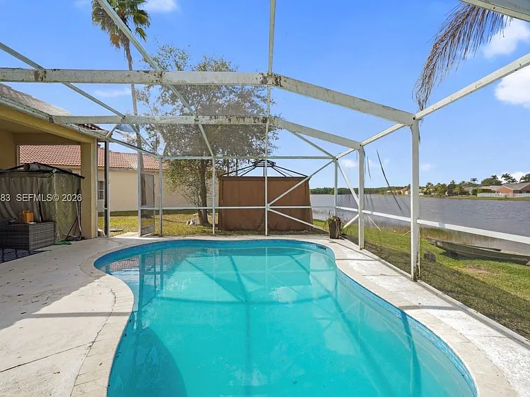1400 Meadows Blvd — Photo 3