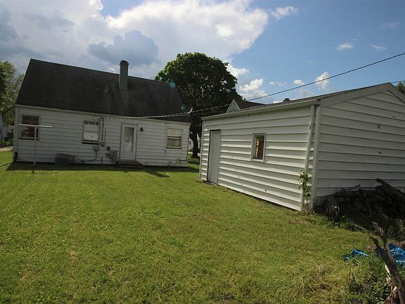 3rd image of 1014 Barberry Ln