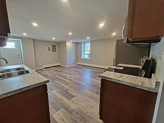3rd image of 920 West St #4