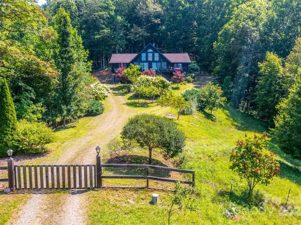 81 Garnet Dr, Leicester, NC 28748