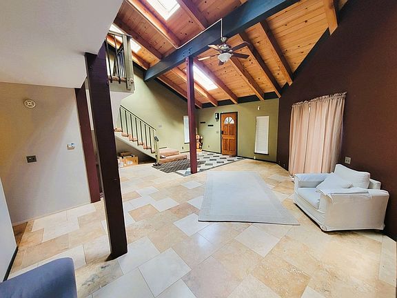 4th image of 827 Muskwaki Dr