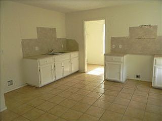 4th image of 1113 Sun Valley St