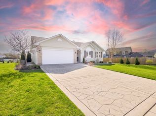 160 Red Oak St, Poplar Grove, IL 61065