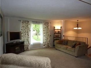 104 SW Sandstone Dr, Blue Springs, MO 64014