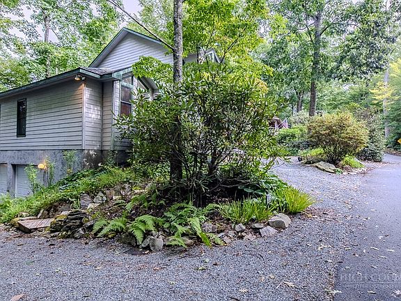 2nd image of 169 Woodcliff Loop