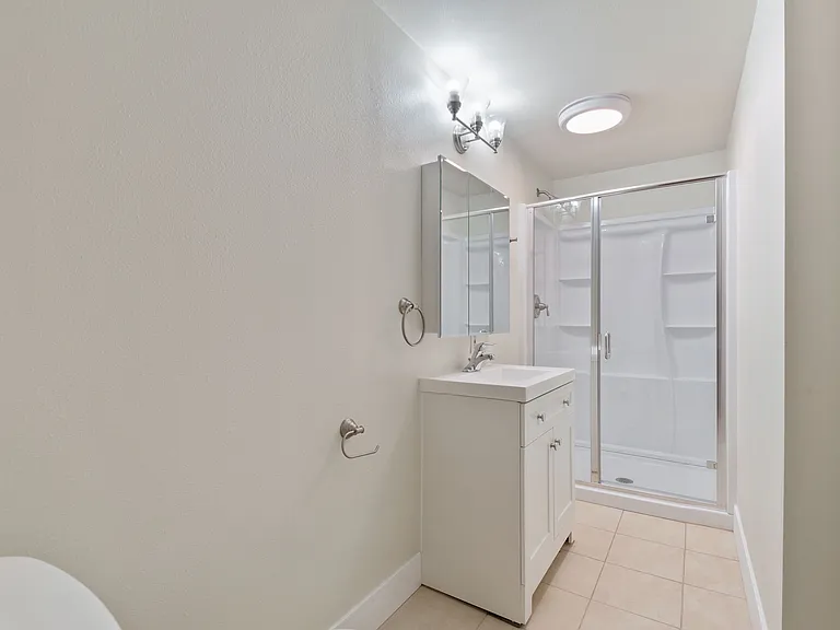 1575 W 7th St — Photo 18