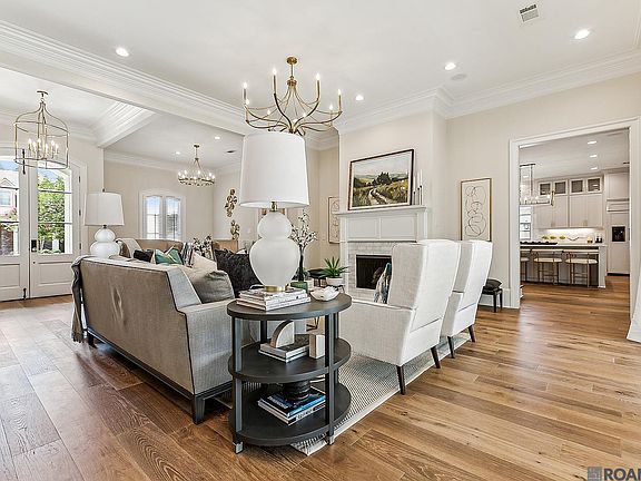 4th image of 9815 Myrtle Ln