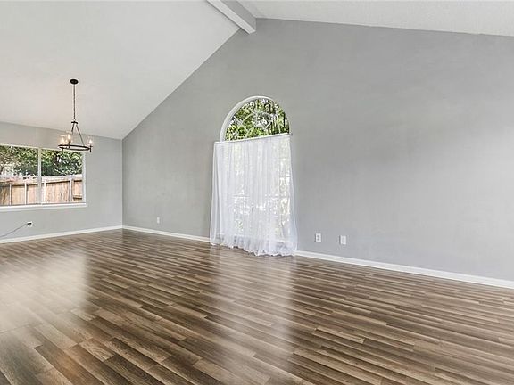 4th image of 105 Cedarwood Dr