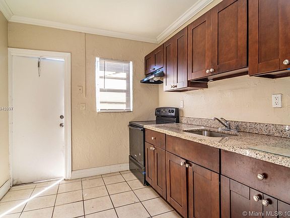 4th image of 721 NW 14th Ter #2