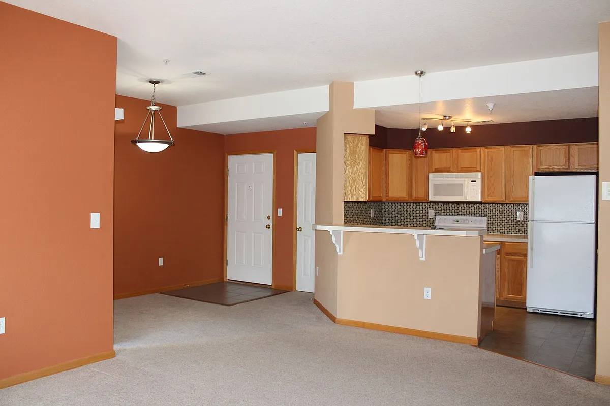Building Photo - 4245 Boardwalk Dr #B3