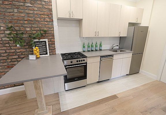 4th image of 946 Bushwick Ave #6