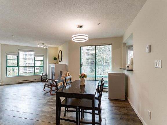 3rd image of 3081 Glen Dr #401E