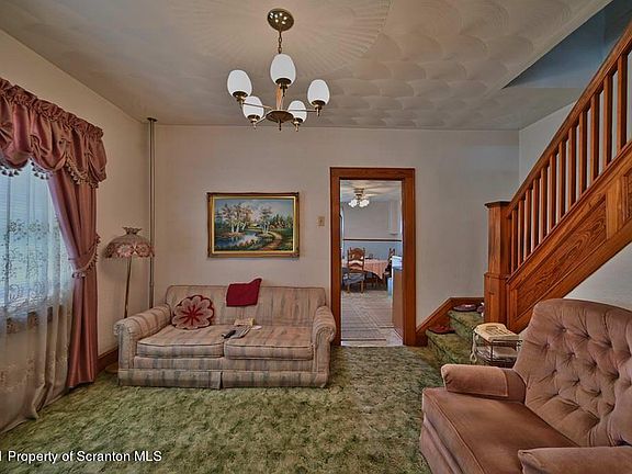 5th image of 837-839 Jackson St