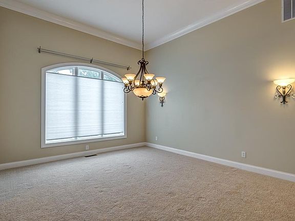 3rd image of 2933 Maginn Dr