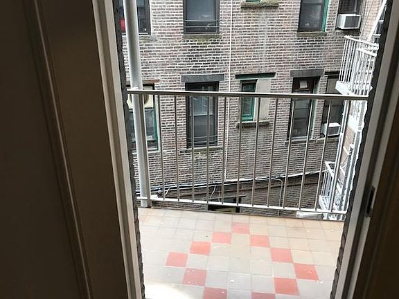 5th image of 48 Mulberry St APT 2C