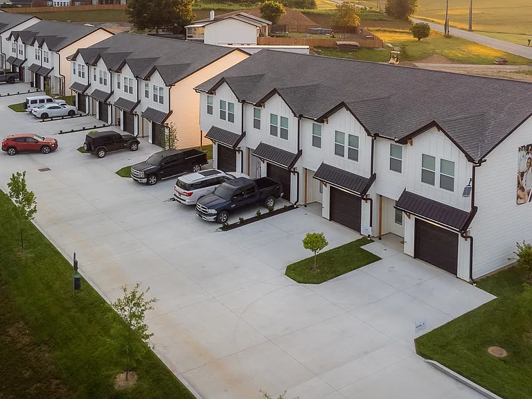 Strawberry Meadows Townhomes — Photo 32