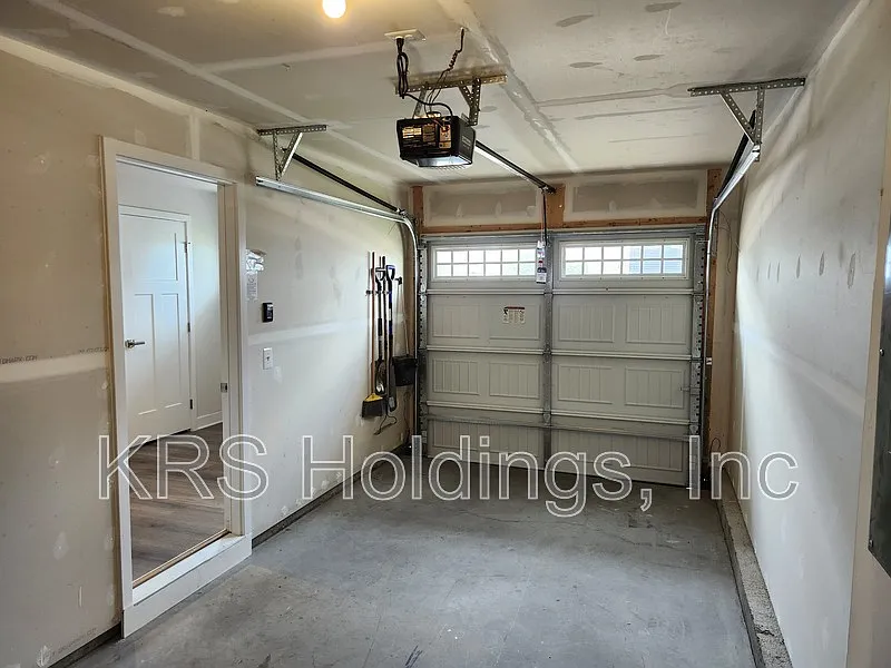 4 bed, 3.5 bath, 1758 sqft, $2,095 — Photo 3
